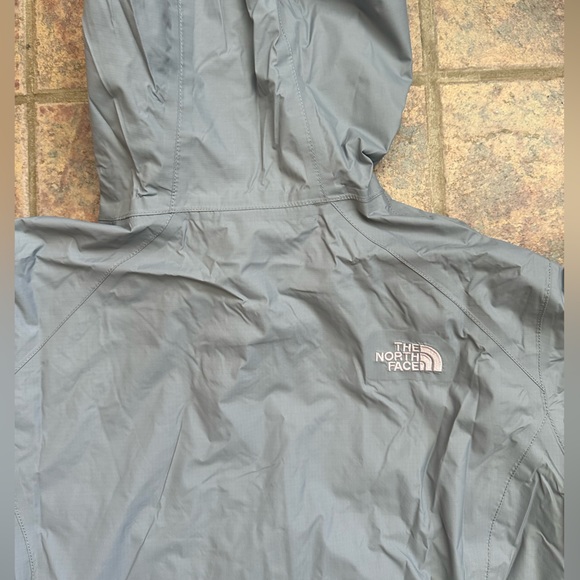 grey and light pink north face lightweight windbreaker with hood, size small - Picture 7 of 8